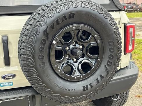 Used 2025 Ford Bronco Badlands AWD/4WD image 14