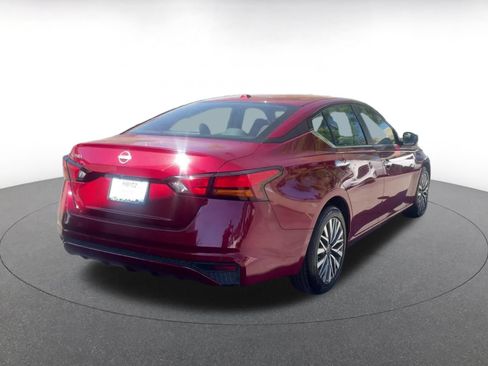 Used 2025 Nissan Altima 2.5 SV FWD image 14