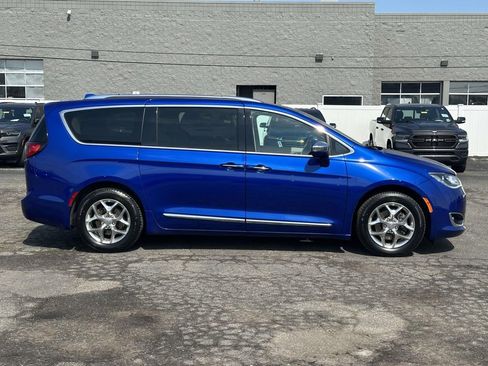 Used 2020 Chrysler Pacifica Limited image 2