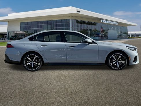 New 2026 BMW 530i xDrive w/ M Sport Package image 12