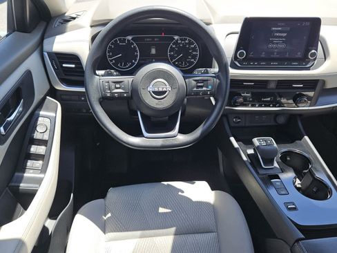 Used 2024 Nissan Rogue SV FWD image 5