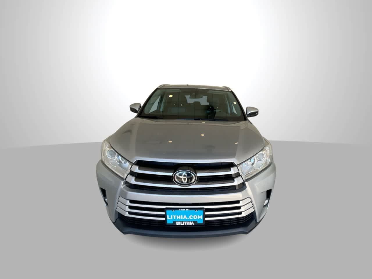 Used 2017 Toyota Highlander XLE AWD/4WD image 3