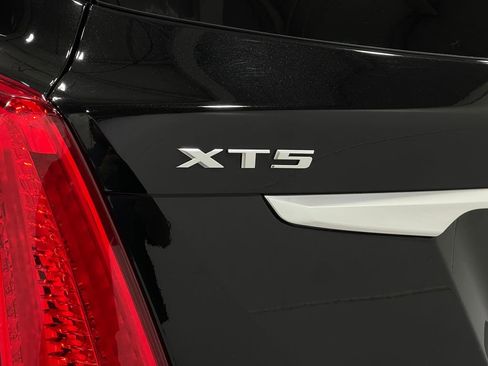 Used 2018 Cadillac XT5 Premium Luxury image 40