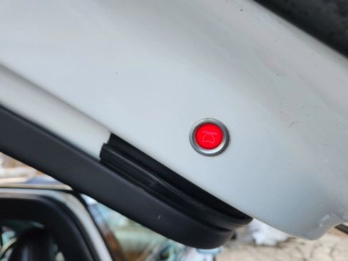 Used 2018 Tesla Model X P100D image 22