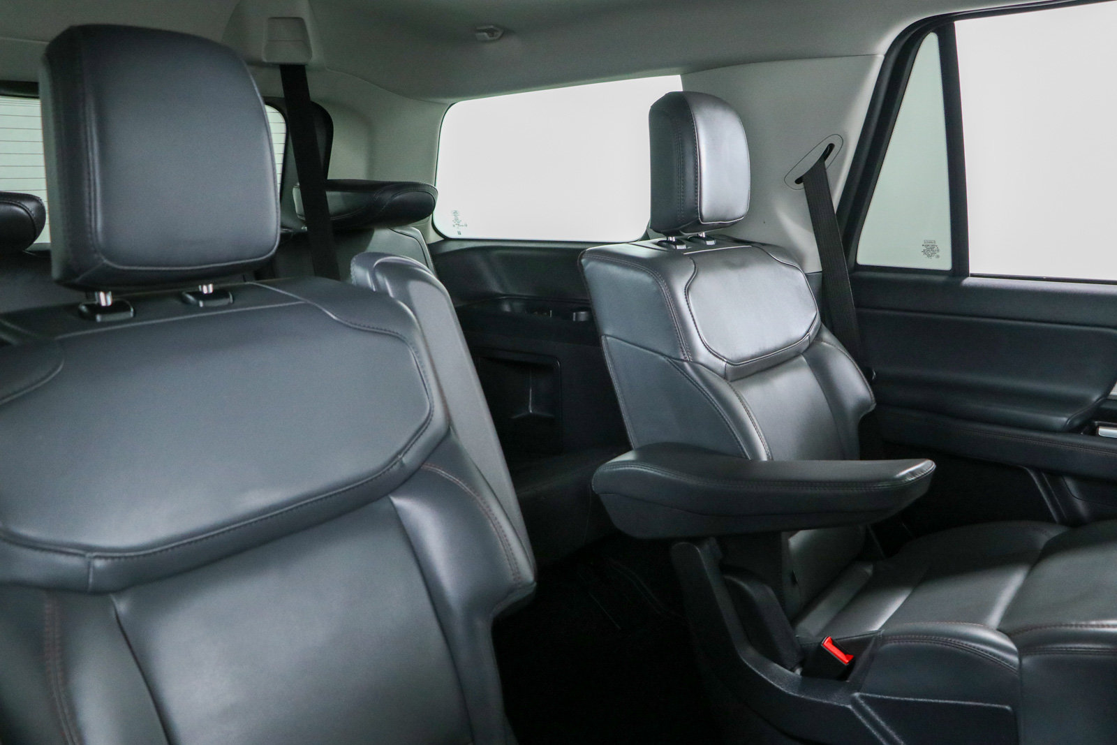 Used 2025 Ford Expedition Active AWD/4WD image 30