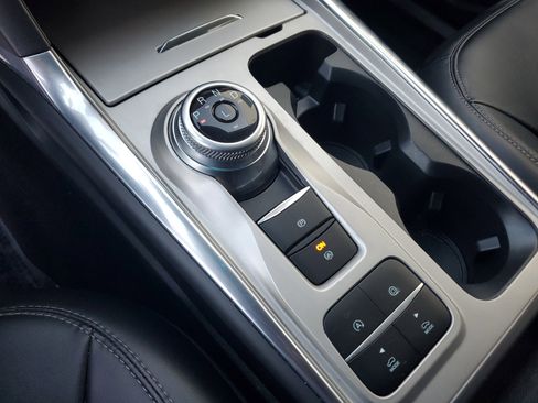 Used 2023 Ford Explorer XLT w/ Equipment Group 202A image 25