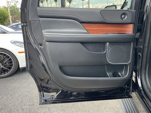 Used 2019 Lincoln Navigator L Reserve AWD/4WD image 41
