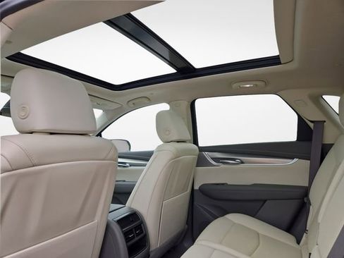 Used 2022 Cadillac XT5 Premium Luxury FWD image 16