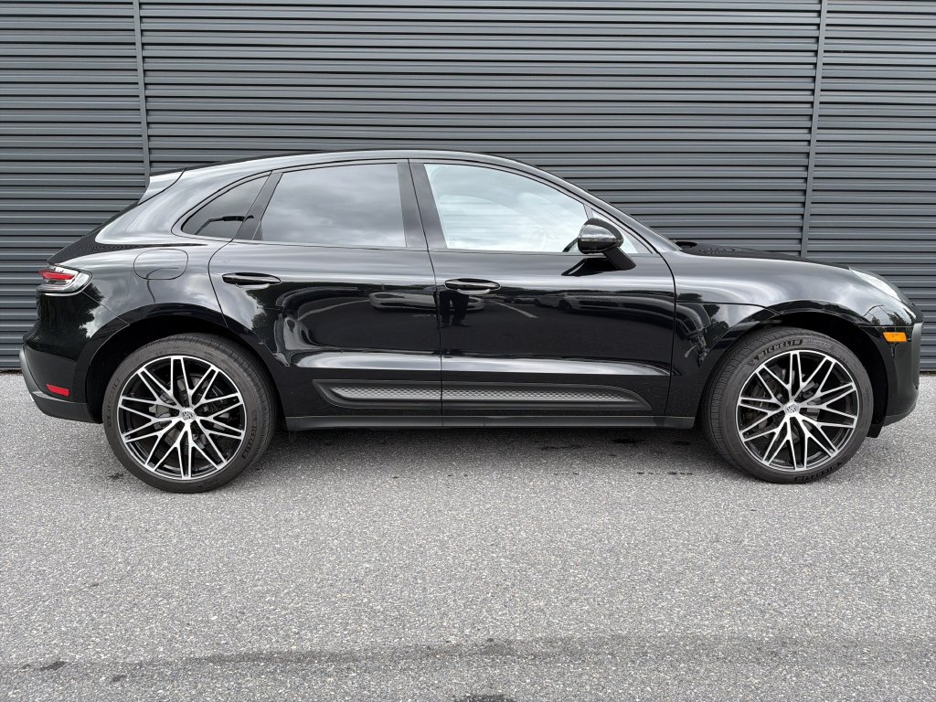 Certified 2026 Porsche Macan AWD/4WD image 6