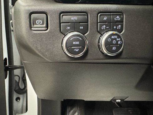 Used 2025 GMC Sierra 1500 SLT image 8