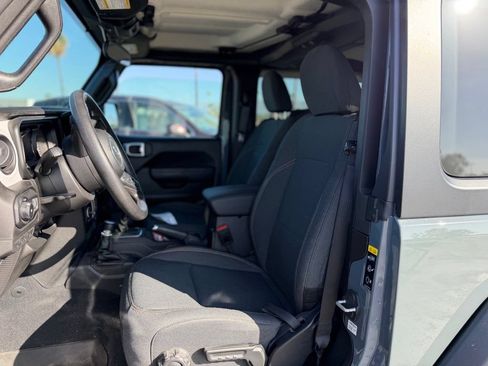 Used 2025 Jeep Wrangler Sport AWD/4WD image 4