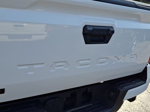 Used 2024 Toyota Tacoma TRD Sport AWD/4WD image 29