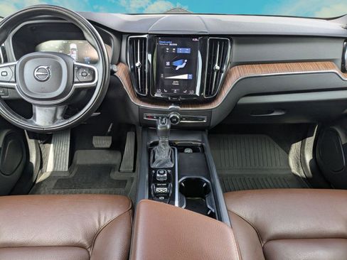 Used 2021 Volvo XC60 T5 Momentum w/ Advanced Package AWD/4WD image 19