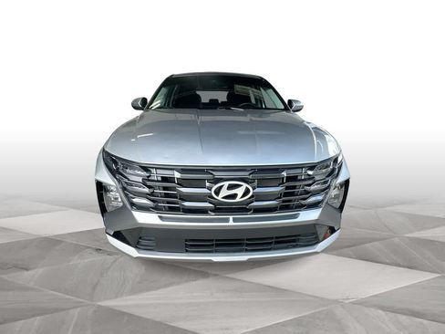 Used 2025 Hyundai Tucson SE FWD image 3