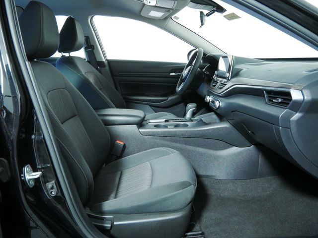 Used 2025 Nissan Altima 2.5 SV FWD image 12