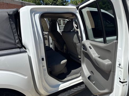 Used 2019 Nissan Frontier SV w/ Value Truck Package AWD/4WD image 13
