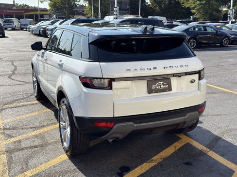 Used 2018 Land Rover Range Rover Evoque SE image 15