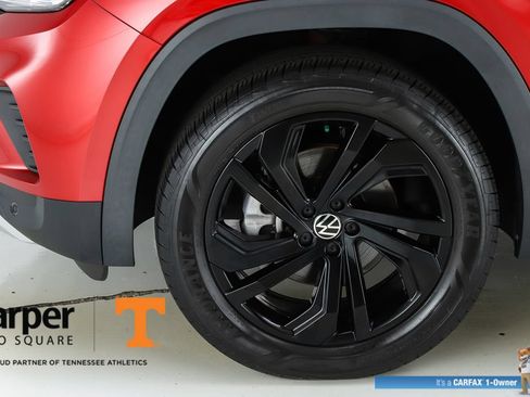 Used 2023 Volkswagen Atlas SE w/ Panoramic Sunroof Package FWD image 5