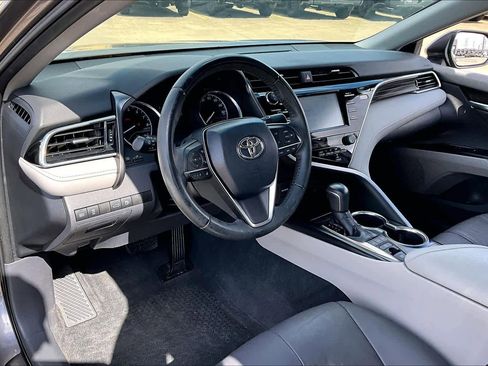 Used 2018 Toyota Camry XLE image 16