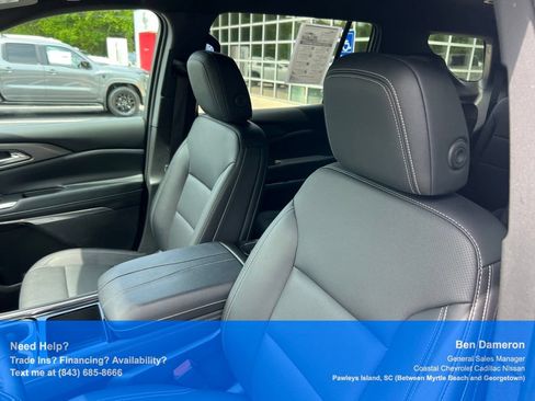 Used 2025 Chevrolet Traverse LT FWD image 10