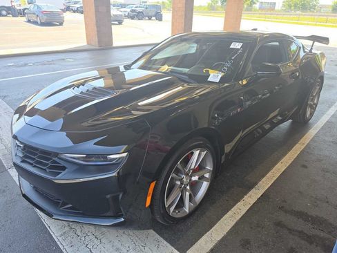 Used 2022 Chevrolet Camaro LT w/ Technology Package RWD image 2