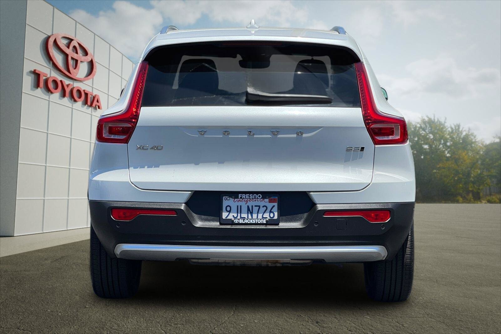 Used 2024 Volvo XC40 B5 Plus AWD/4WD image 4