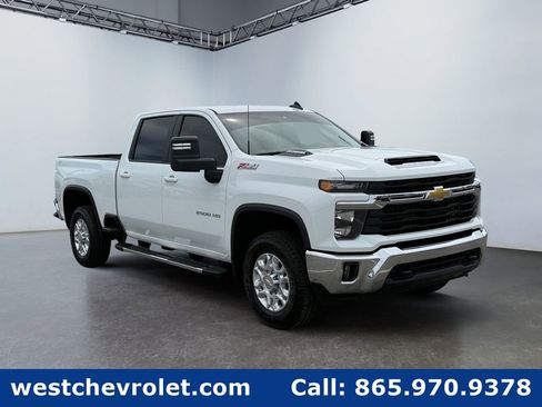 Used 2024 Chevrolet Silverado 2500 LT AWD/4WD image 1