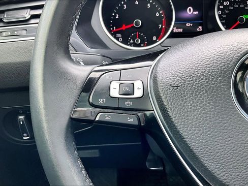 Used 2020 Volkswagen Tiguan SE w/ Panoramic Sunroof Package AWD/4WD image 24