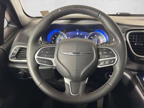 Used 2025 Chrysler Pacifica Select FWD image 22
