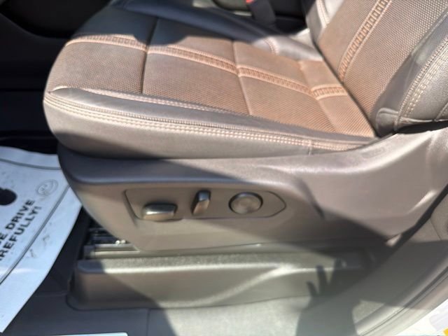 Used 2025 Chevrolet Suburban High Country AWD/4WD image 16