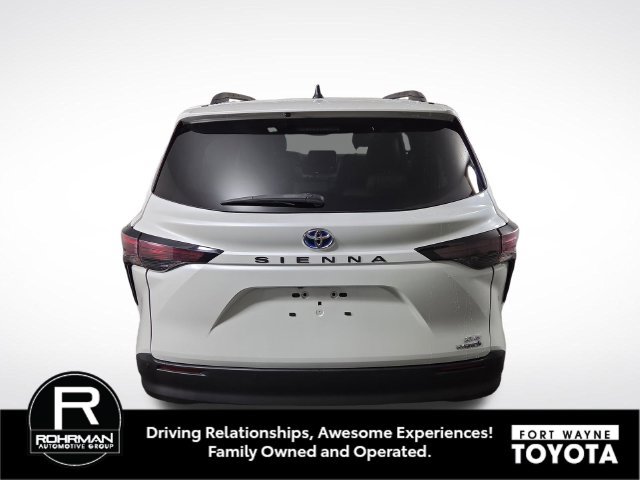 Used 2024 Toyota Sienna XLE FWD image 8