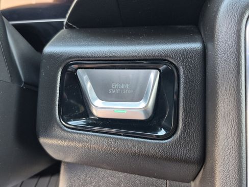 Used 2025 GMC Yukon XL Denali AWD/4WD image 31