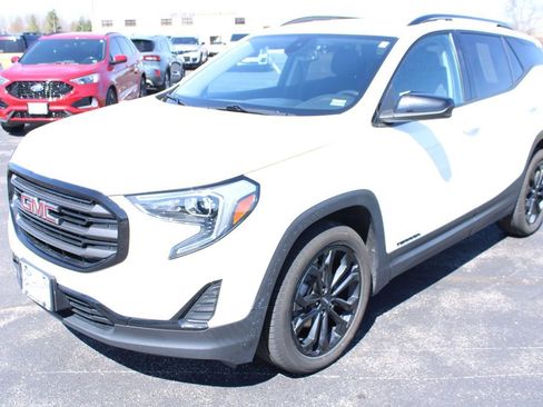 Used 2021 GMC Terrain SLE w/ Driver Convenience Package image 3