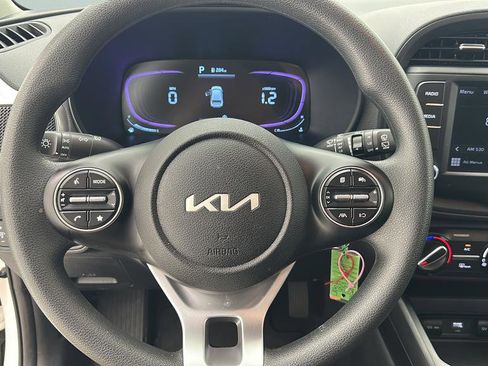 Used 2025 Kia Soul LX w/ LX Technology Package FWD image 15