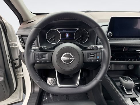 Used 2023 Nissan Rogue SL AWD/4WD image 12