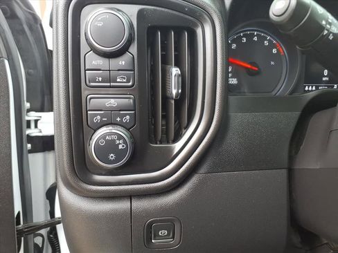 Used 2024 Chevrolet Silverado 1500 Custom image 16