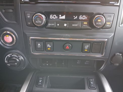 Used 2024 Nissan Titan SV w/ SV Convenience Package AWD/4WD image 13