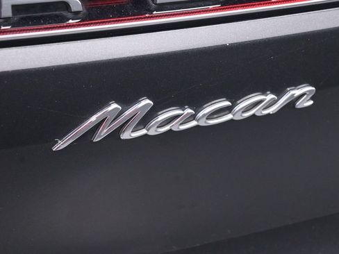 Certified 2024 Porsche Macan AWD/4WD image 9