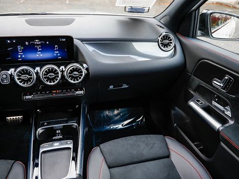 Certified 2025 Mercedes-Benz GLA 250 4MATIC image 15