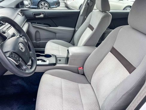 Used 2013 Toyota Camry SE image 16