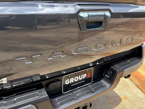 Used 2025 Toyota Tacoma SR5 w/ SR5 Upgrade Package AWD/4WD image 30