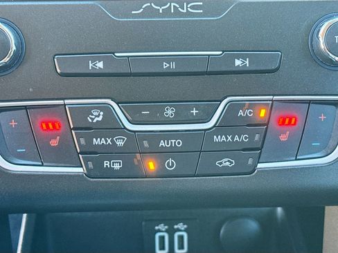 Used 2020 Ford Fusion SEL image 22