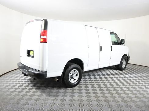Used 2017 Chevrolet Express 3500 RWD image 6