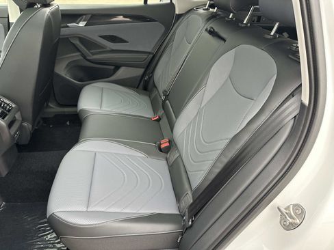 New 2026 Volkswagen Tiguan SE image 12