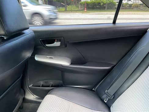 Used 2014 Toyota Camry SE FWD image 17