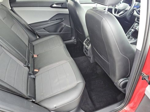 Used 2023 Volkswagen Taos SE w/ Panoramic Sunroof Package AWD/4WD image 5