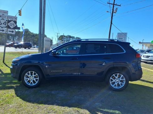 Used 2018 Jeep Cherokee Latitude w/ Cold Weather Group image 6
