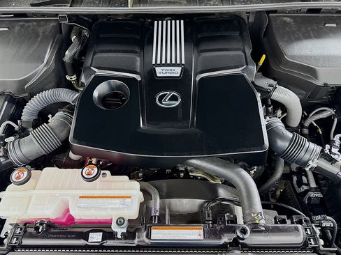 Certified 2024 Lexus LX 600 4WD w/ Luxury Package image 32