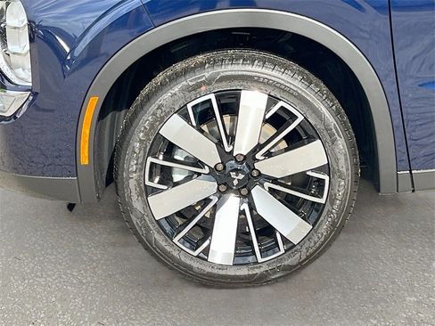 New 2025 Mitsubishi Outlander SE image 30