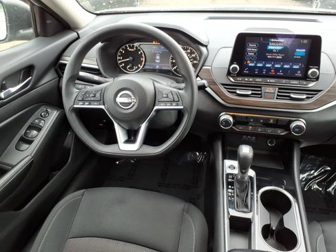 Used 2024 Nissan Altima 2.5 SV FWD image 16